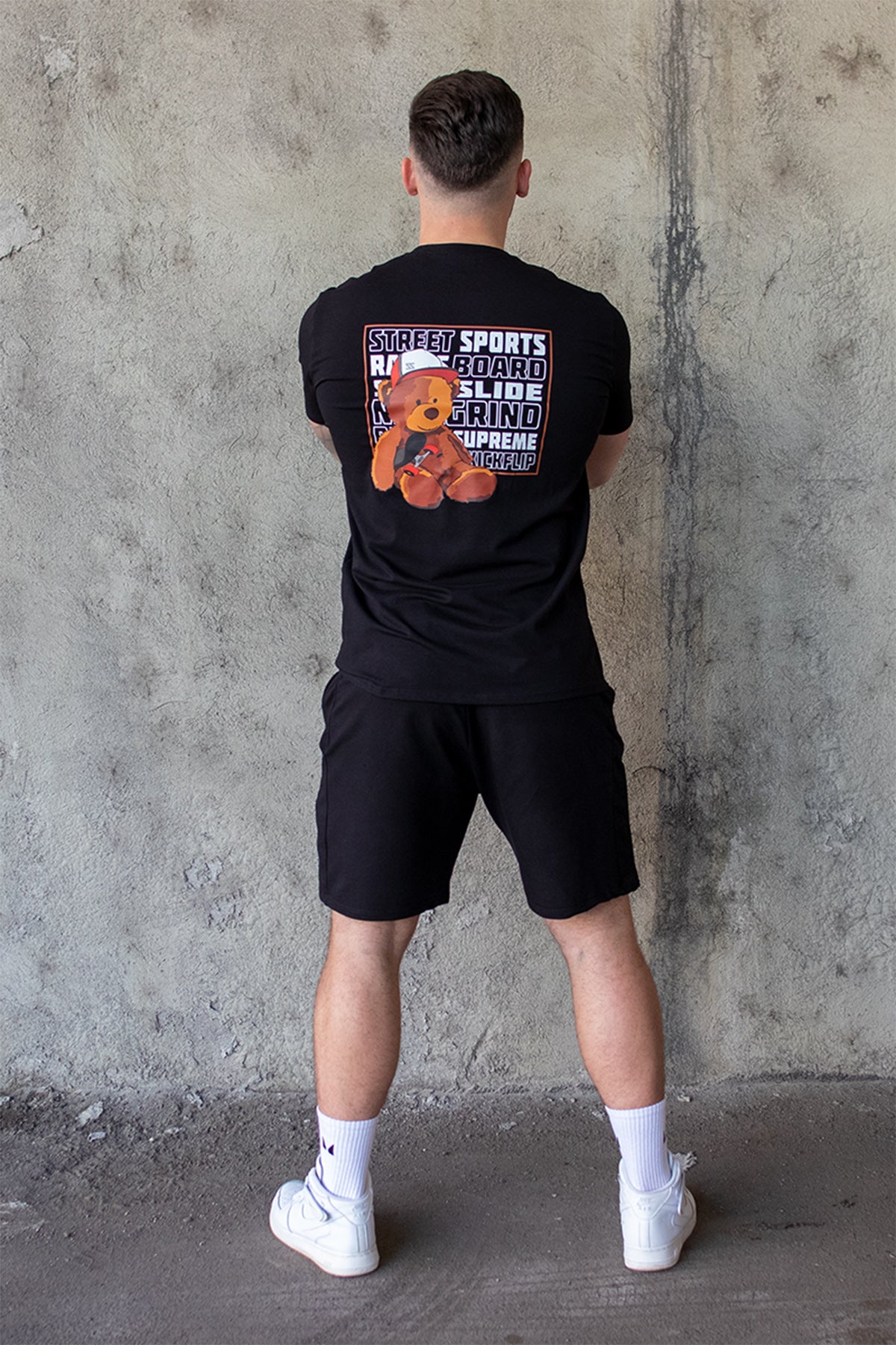 Tricou Regular Negru Ursulet